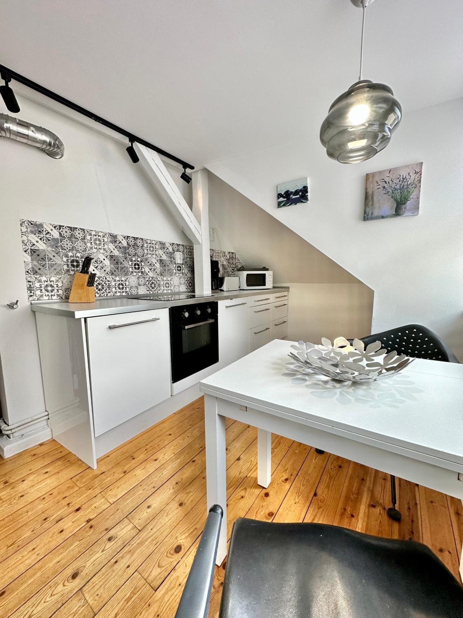 Schoenes City-Apartment Mit 2 Schlafzimmer, Parkplatz, Ruhig Und Hell, D46-Dg Ольденбург Екстер'єр фото