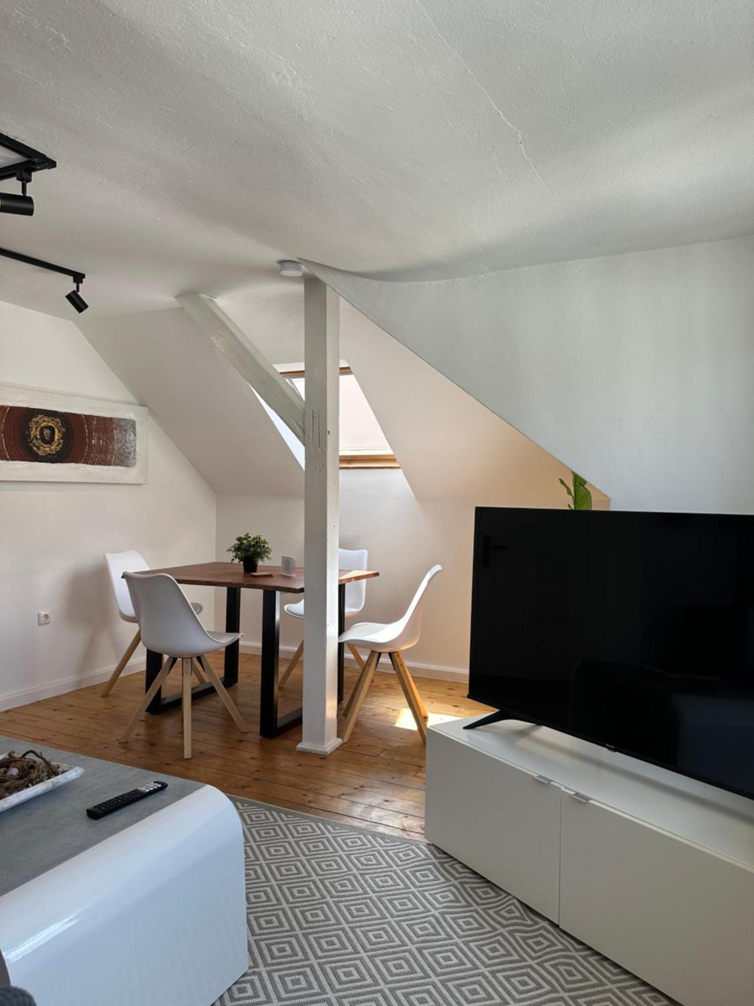 Schoenes City-Apartment Mit 2 Schlafzimmer, Parkplatz, Ruhig Und Hell, D46-Dg Ольденбург Екстер'єр фото