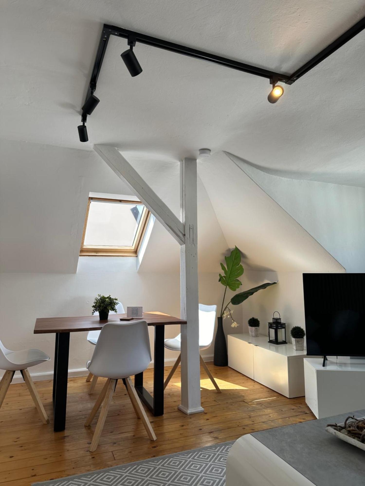 Schoenes City-Apartment Mit 2 Schlafzimmer, Parkplatz, Ruhig Und Hell, D46-Dg Ольденбург Екстер'єр фото